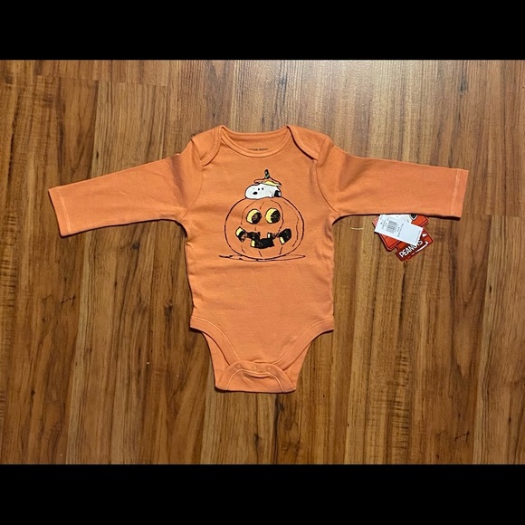Old Navy Other - Old Navy Unisex Baby Peanut Snoopy Halloween 🎃 Bodysuit Size 3-6 Months